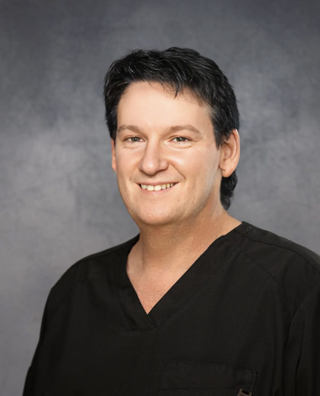 69d7f1b34d8aa_Tommy office manager